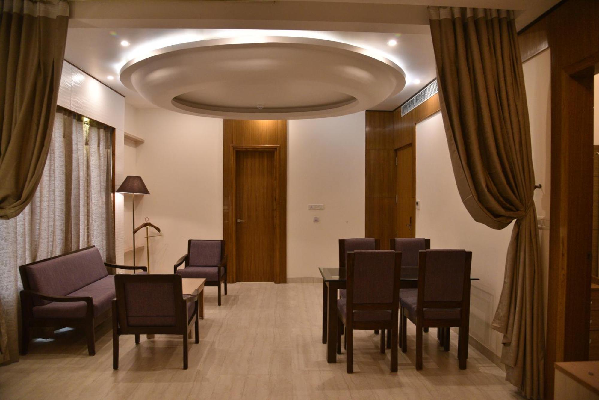 Vlm Grand Placid Colonelganj Exterior foto